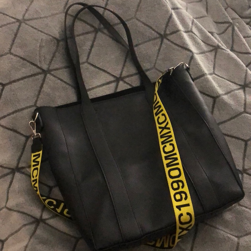 Steven Madden Tote Bag and pouch like NEW